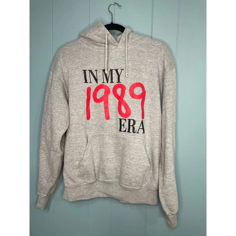 Gray "In My 1989 Era" Graphic Hoodie Sweatshirt Size S - Picture 1 of 4